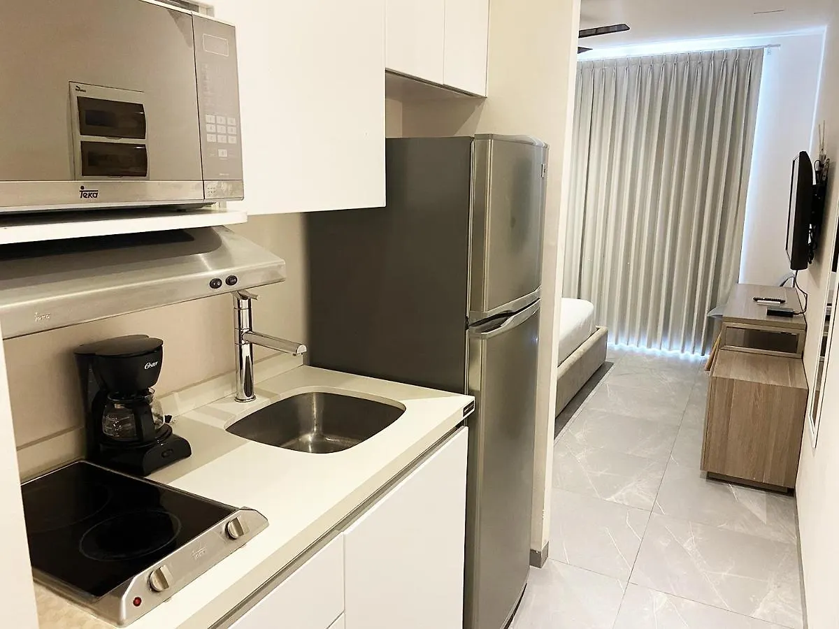 Studio W/Rooftop Pool Only 2 Mins From The Beach Playa del Carmen