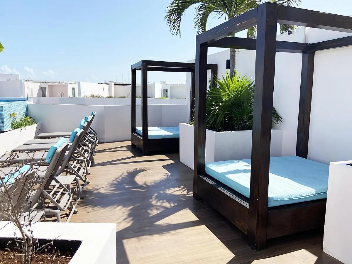 Studio W/Rooftop Pool Only 2 Mins From The Beach Playa del Carmen